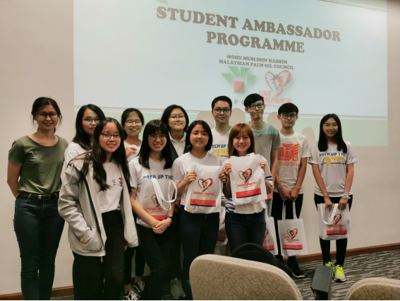 Chemical Engineering Students Learn More about Palm Oil Industry (7)