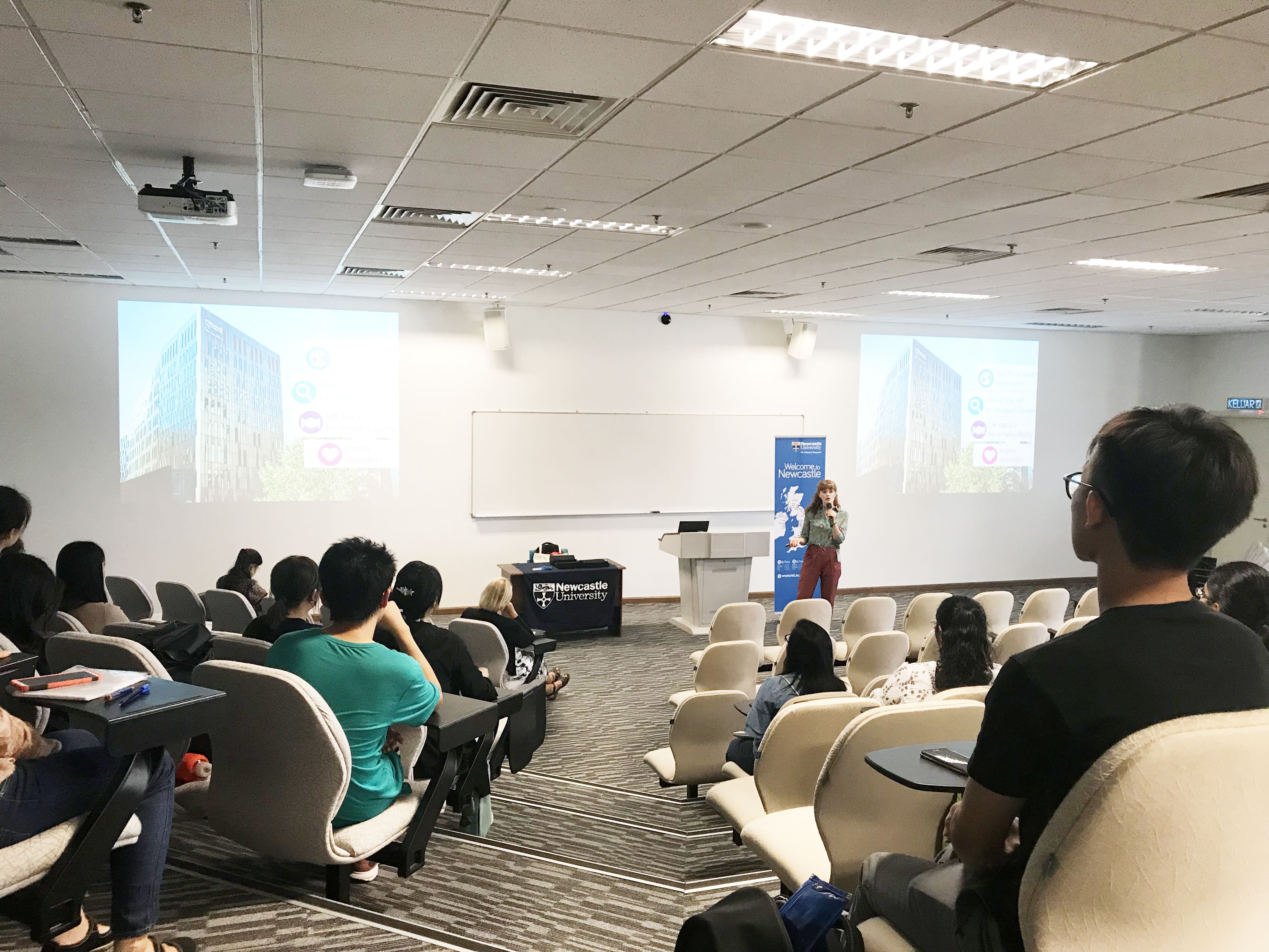 Newcastle University Business School Representatives Meet with XMUM Students