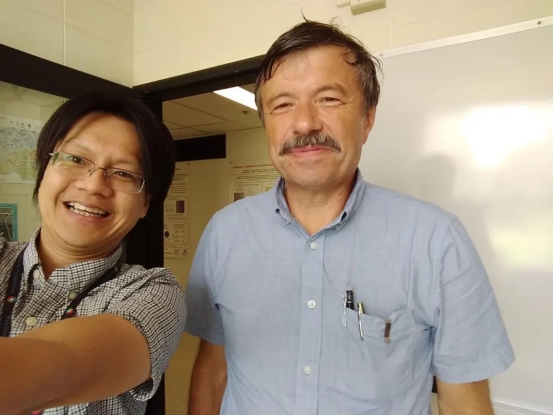 Song-Kok-Wee-and-his-supervisor-at-Argonne-National-Laboratory