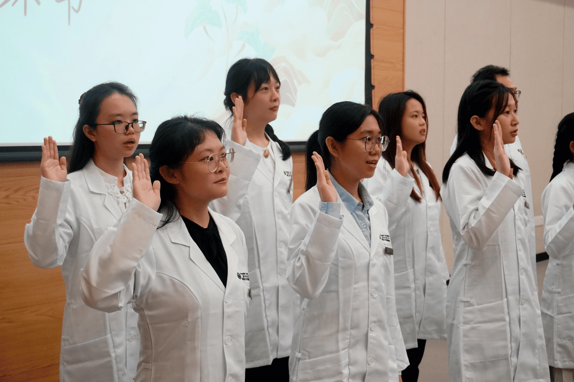 XMUM Holds 6th White Coat Ceremony for TCM Students