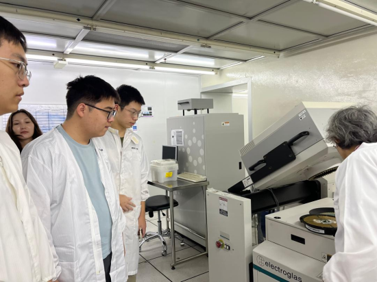 XMUM Students learn about the equipment at MIMOS Berhad Visit